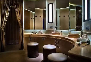 Chateau Monfort - Relais & Chateaux Милан Отель